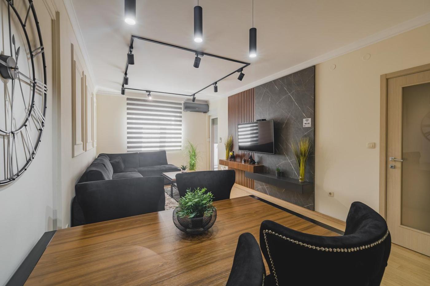 Harmony Apartments 포드고리차 외부 사진