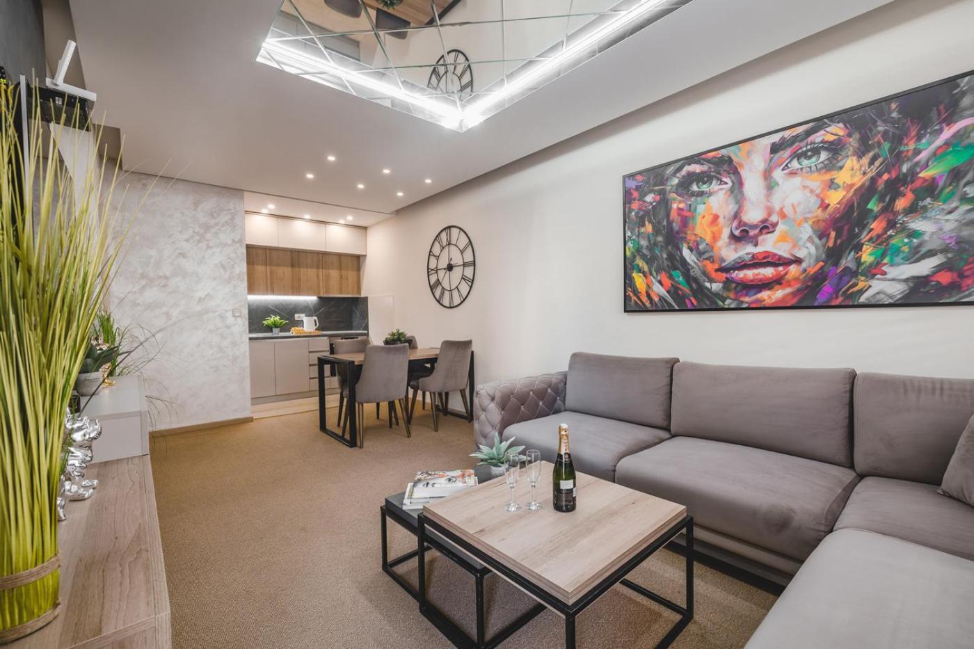 Harmony Apartments 포드고리차 외부 사진