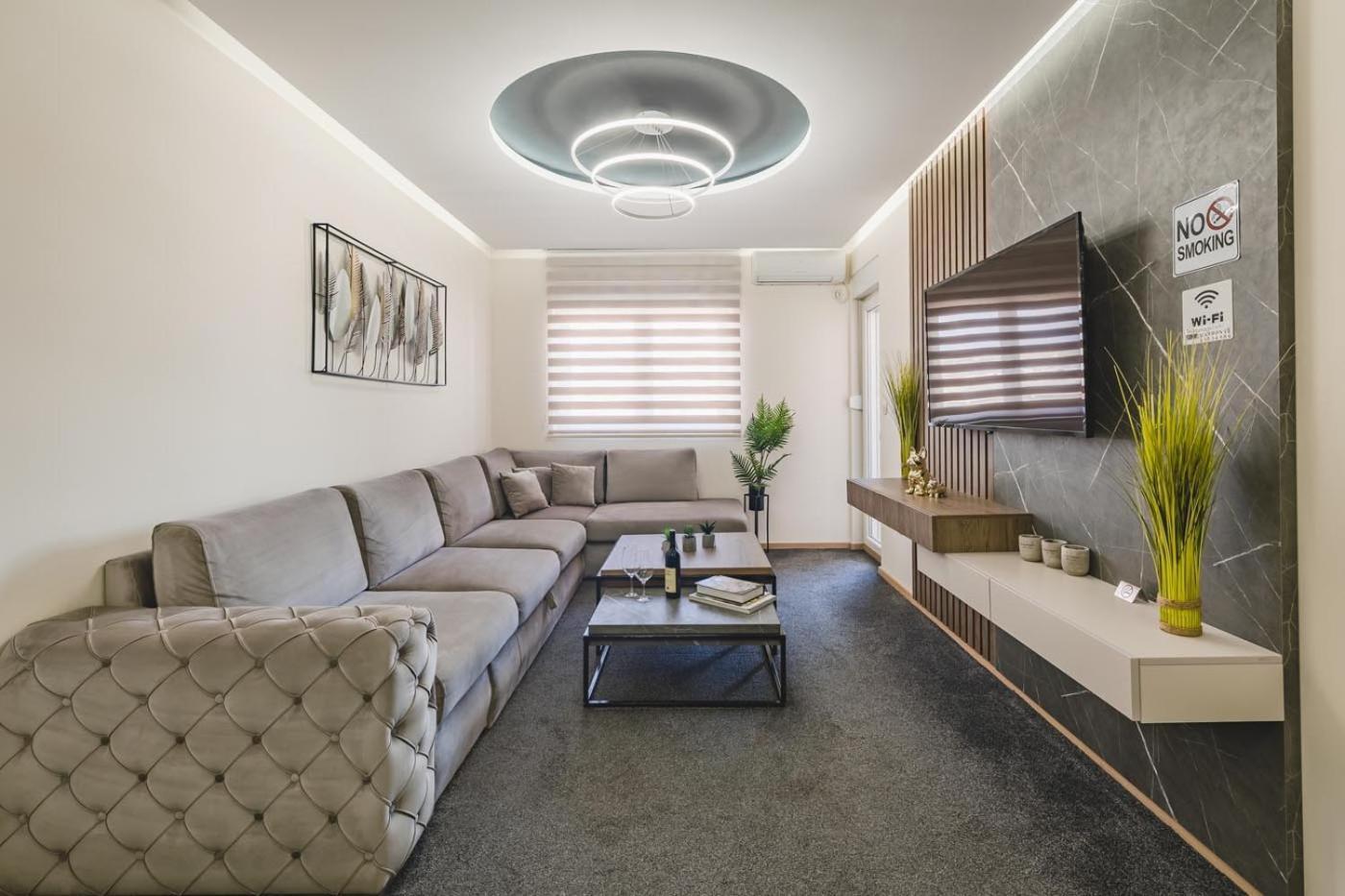 Harmony Apartments 포드고리차 외부 사진