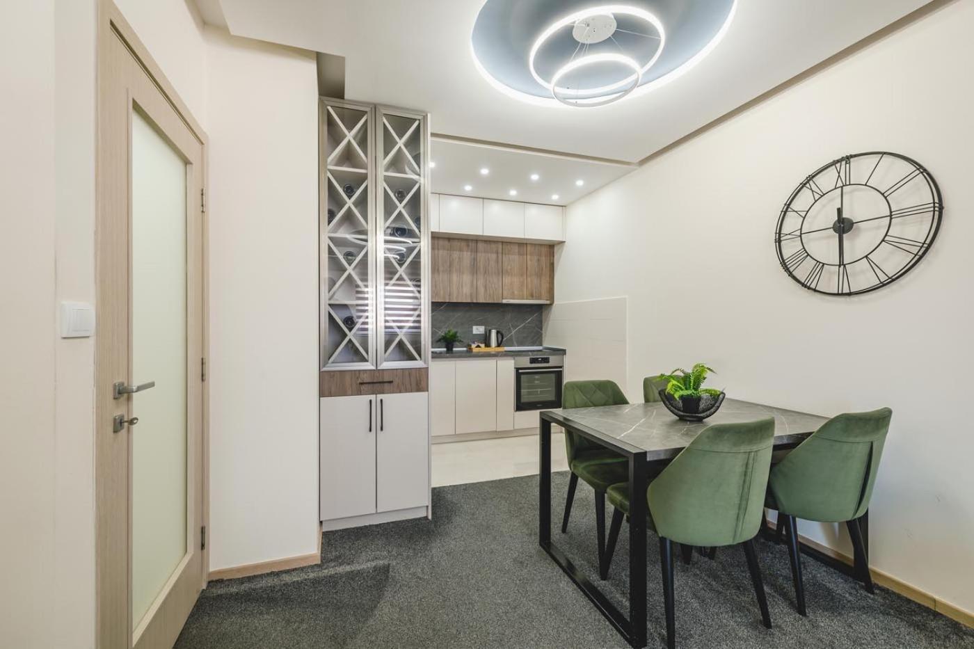 Harmony Apartments 포드고리차 외부 사진
